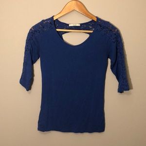 Blue 3/4 sleeve shirt